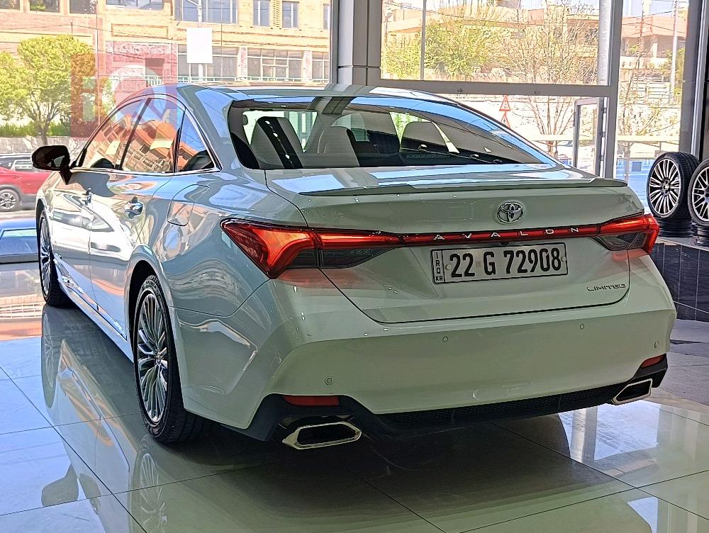 تويوتا أفالون